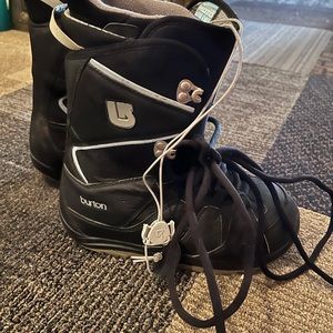 Burton Mint women snowboard boots size 8